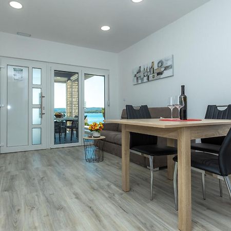 Apartments Maris Sveti Filip i Jakov Room photo